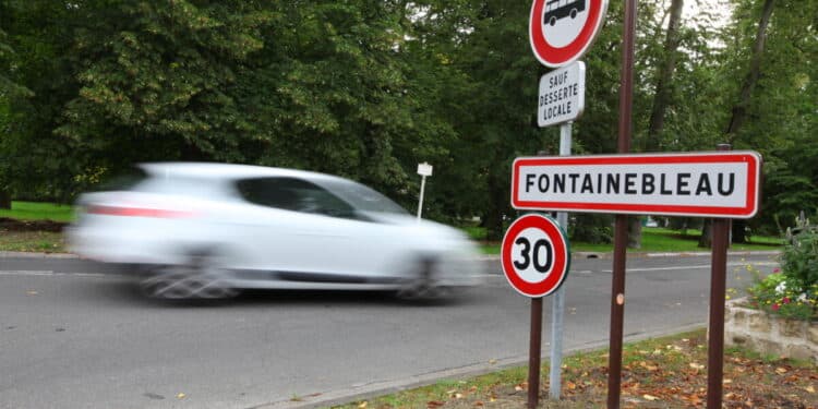 Cidades europeias reduzem limite de velocidade para 30 km/h