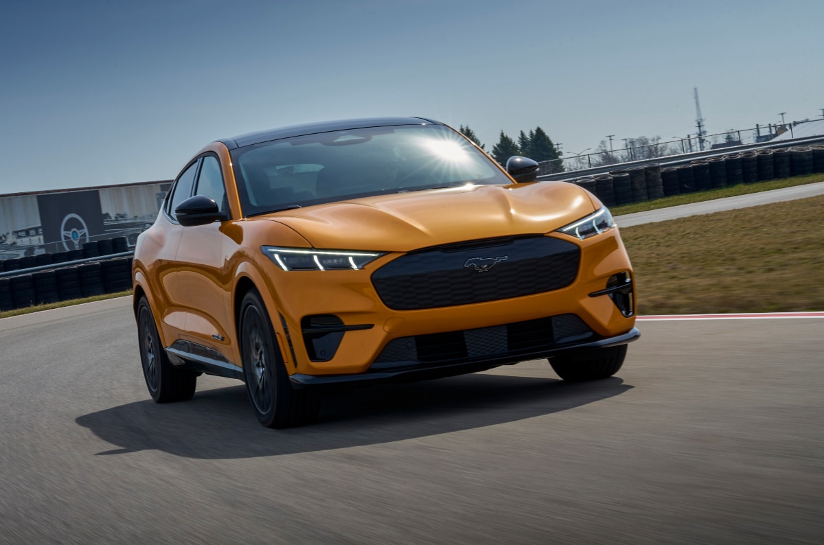 Por meio de comunicado oficial, a marca oval anunciou a versão e data de chegada do SUV elétrico no Brasil.