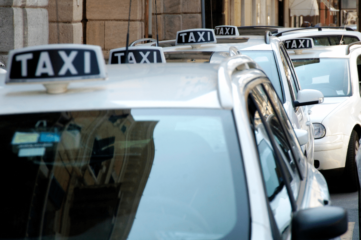 Uber x táxi: da antiga disputa por clientes à regulamentação da profissão; como está cada categoria?