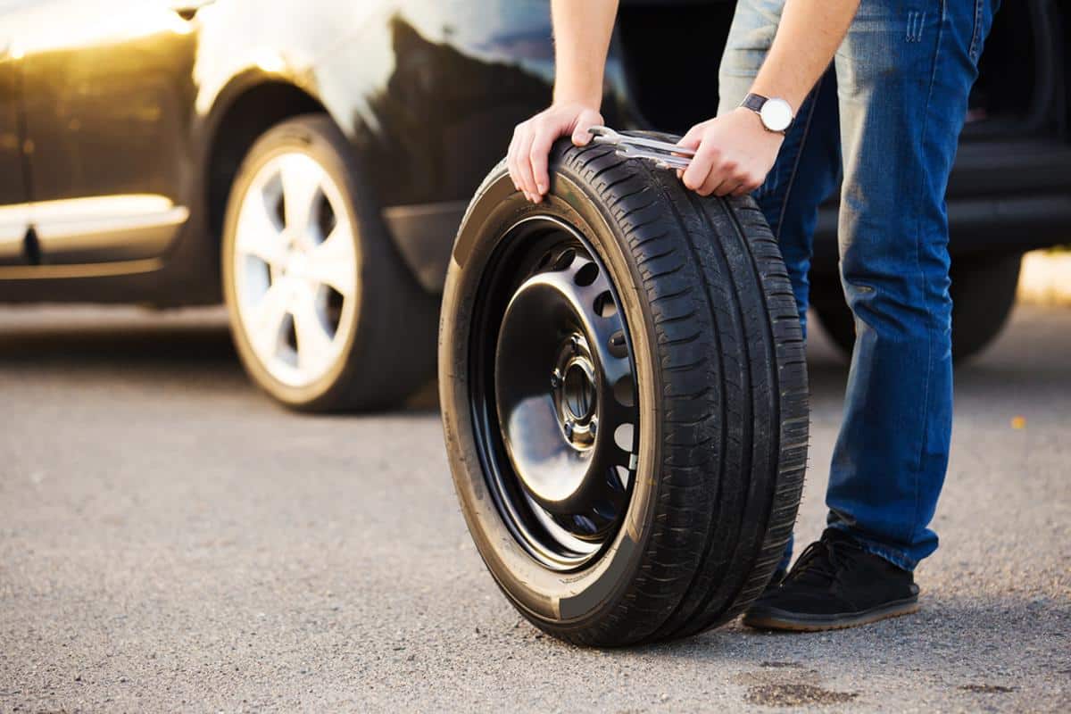 Entenda tudo sobre a multa por pneu careca e saiba como evitá-la