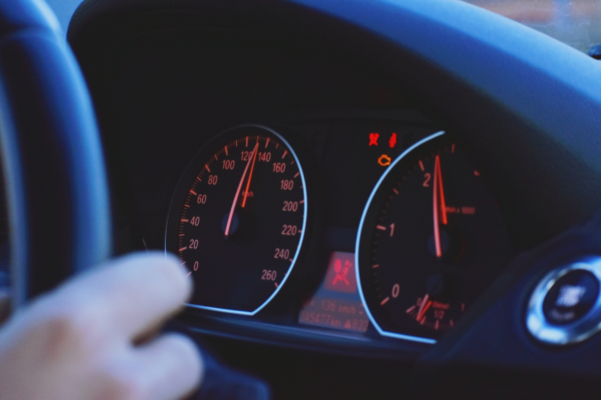 Lentidão também dá multa! Afinal, qual é a velocidade mínima para dirigir?