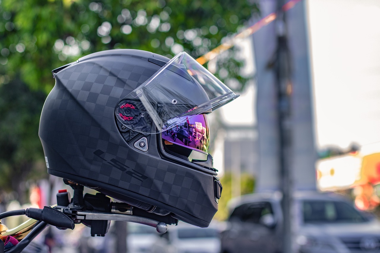 Moto: Seis equipamentos para andar protegido