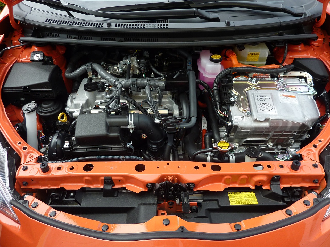Como funciona o motor de um carro híbrido?