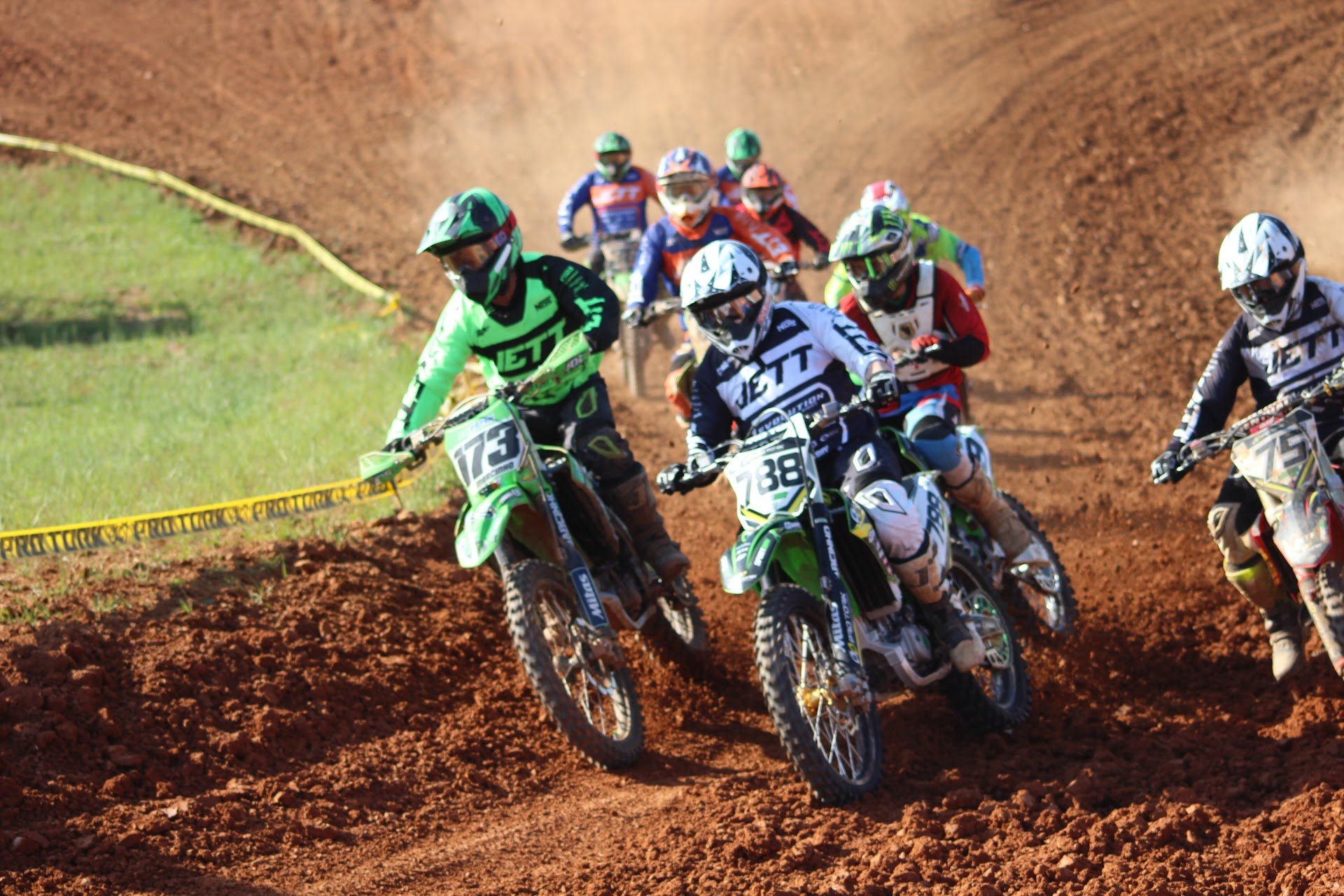 Yamaha inova no mundo do motocross com projeto de moto elétrica