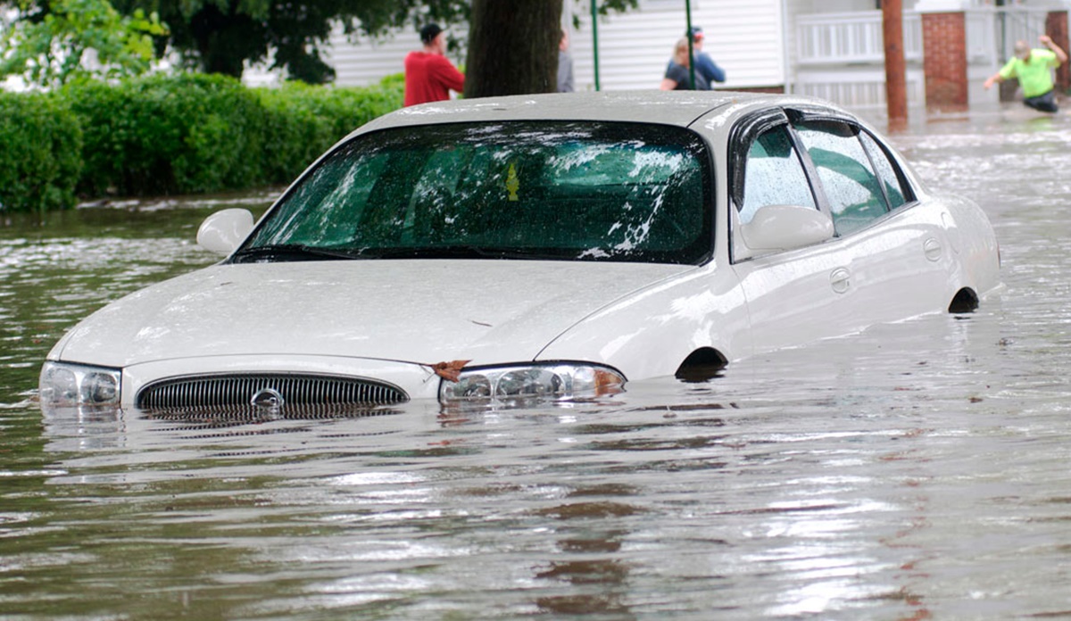 Enchentes no RS: retorno de 200 mil veículos com perda total ao mercado levanta preocupação