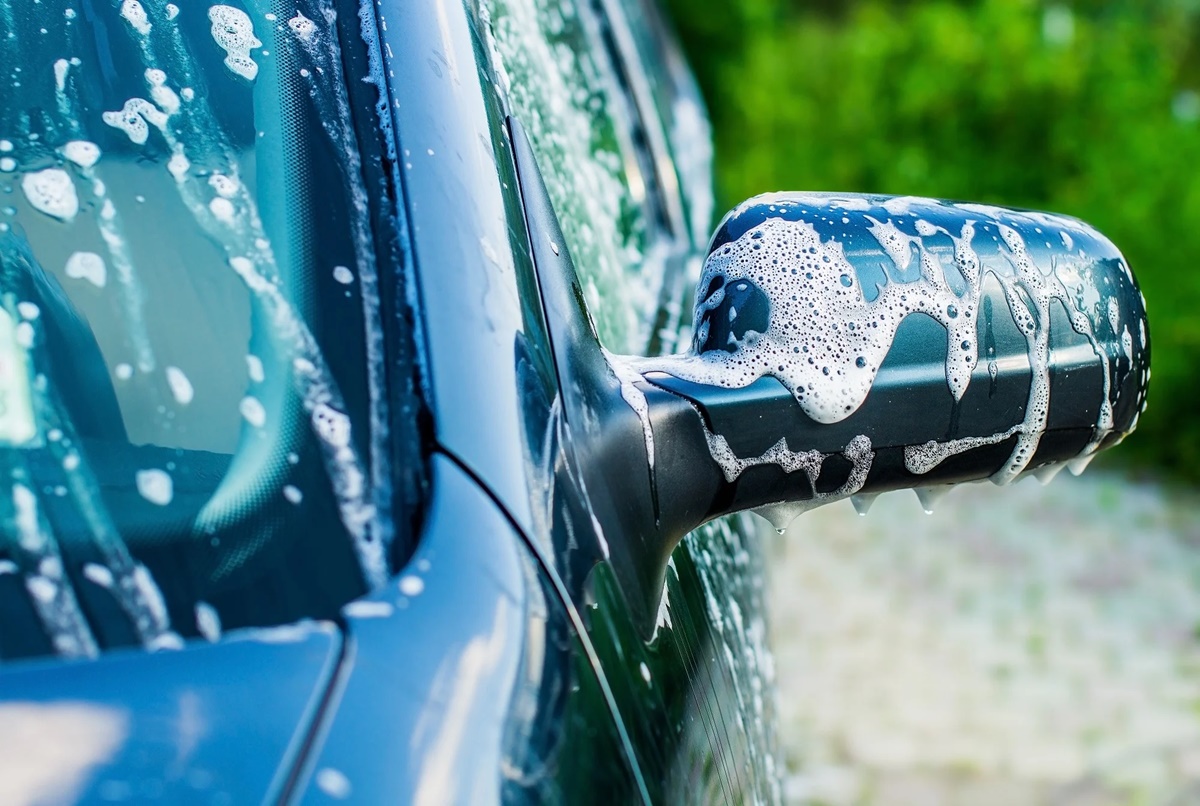 Cuidado com o excesso de 'carinho' com seu carro: lavar demais pode causar danos à pintura?