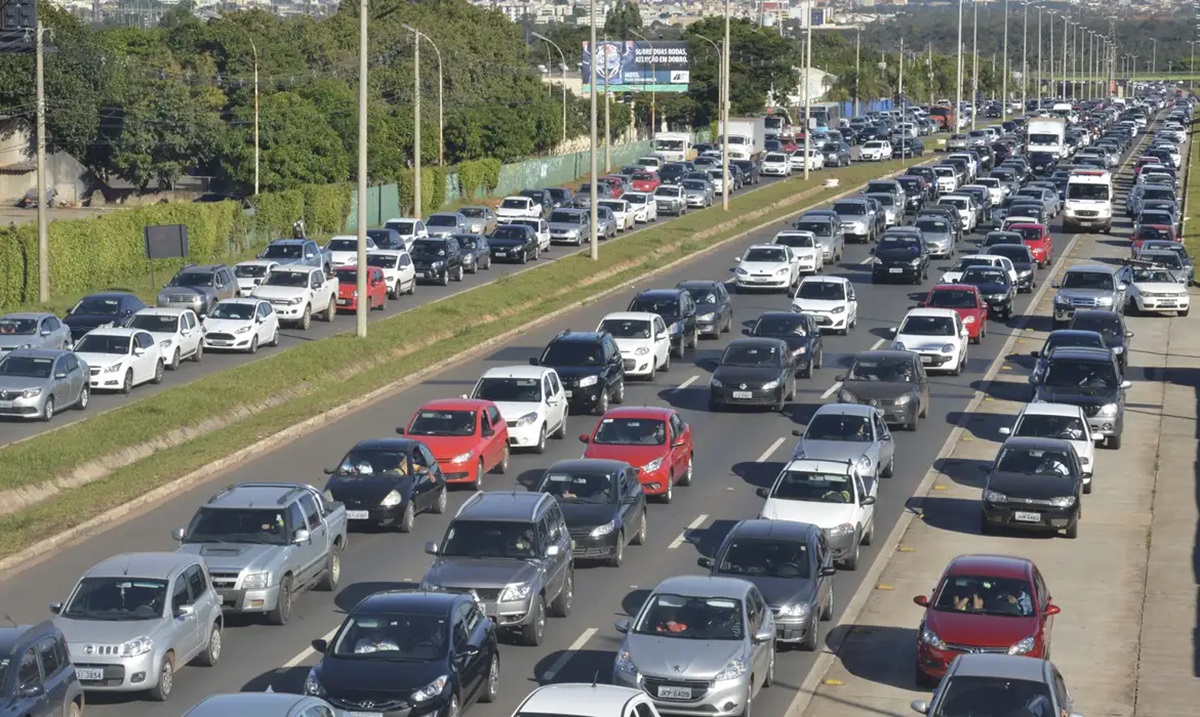 Vai ficar mais caro dirigir em 2025? Lula sanciona lei e ‘novo’ DPVAT volta em breve