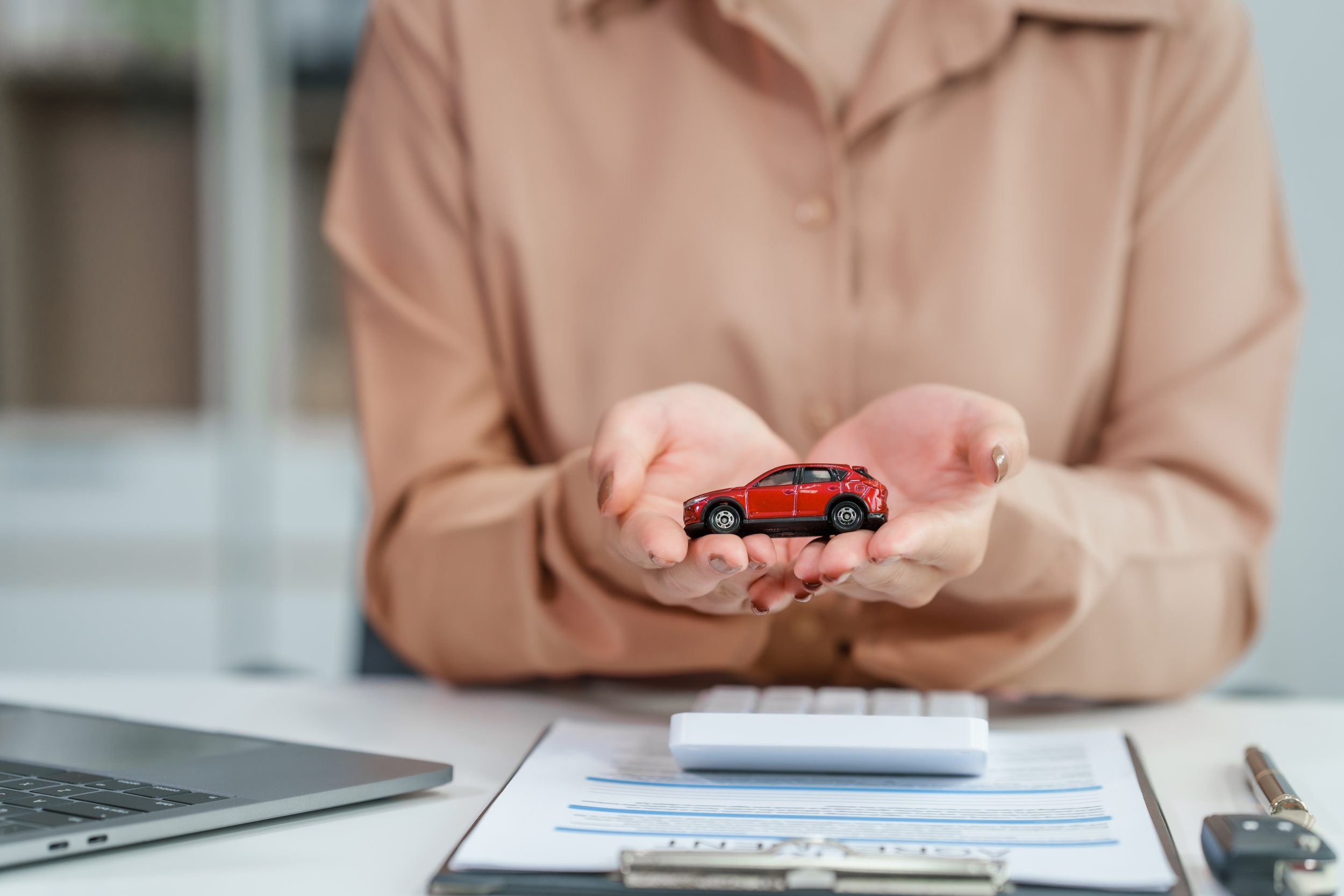 Investir ou financiar? Descubra como driblar os juros na compra do carro novo