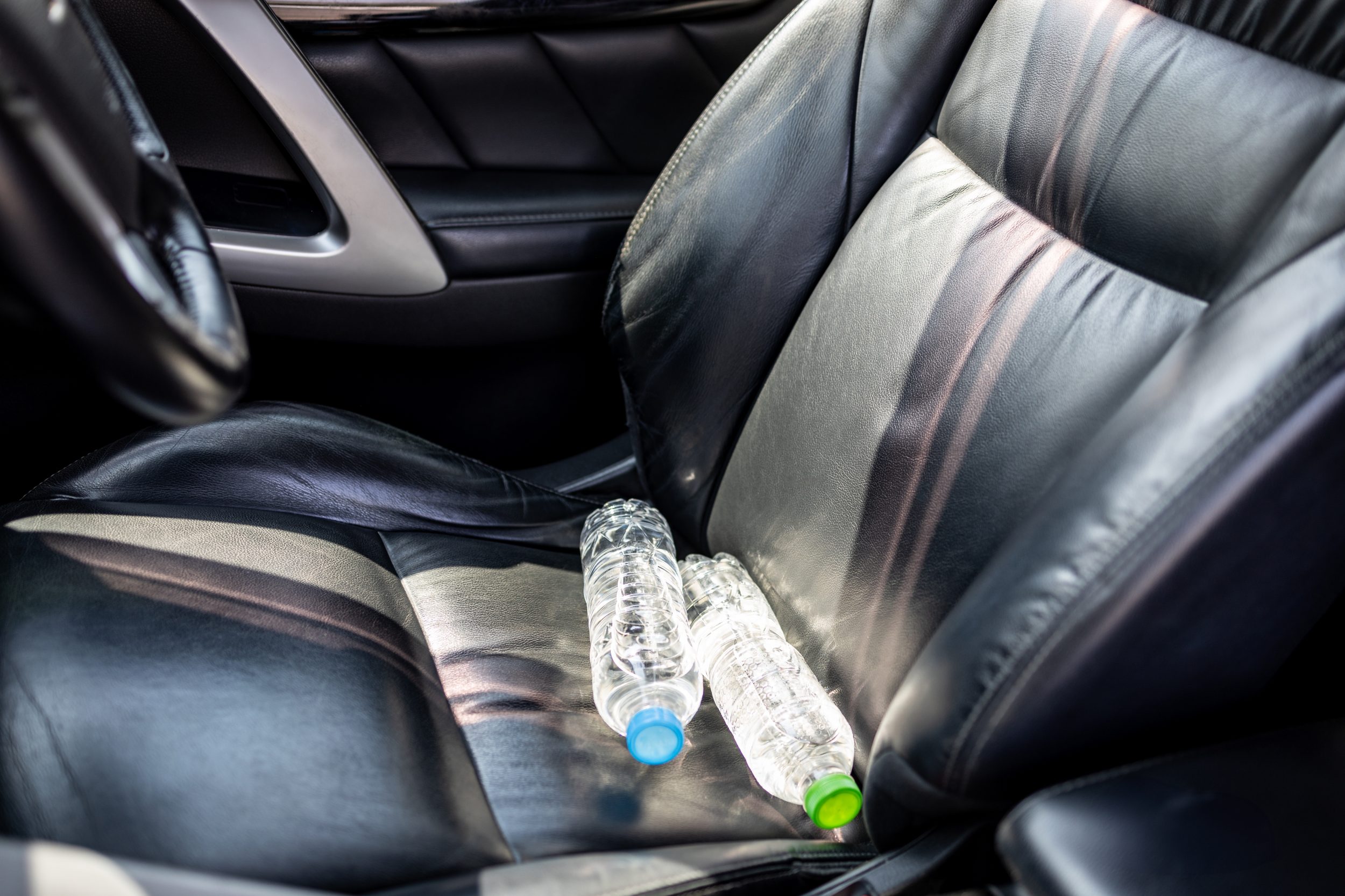Itens soltos no carro: perigo cotidiano pode pesar no bolso e ainda custar vidas