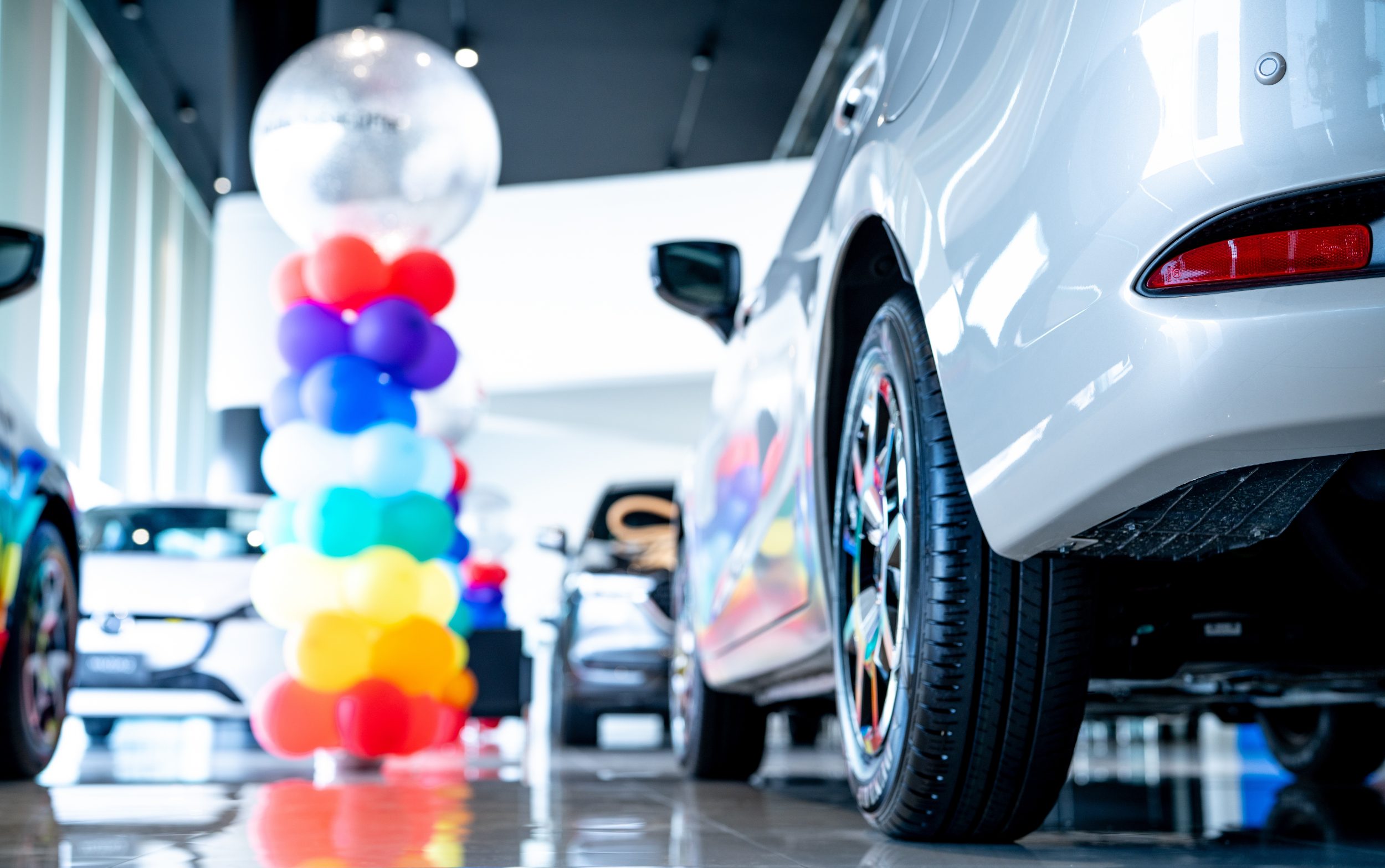 Vai comprar carro usado? Veja o que vale mais: o ano ou o modelo