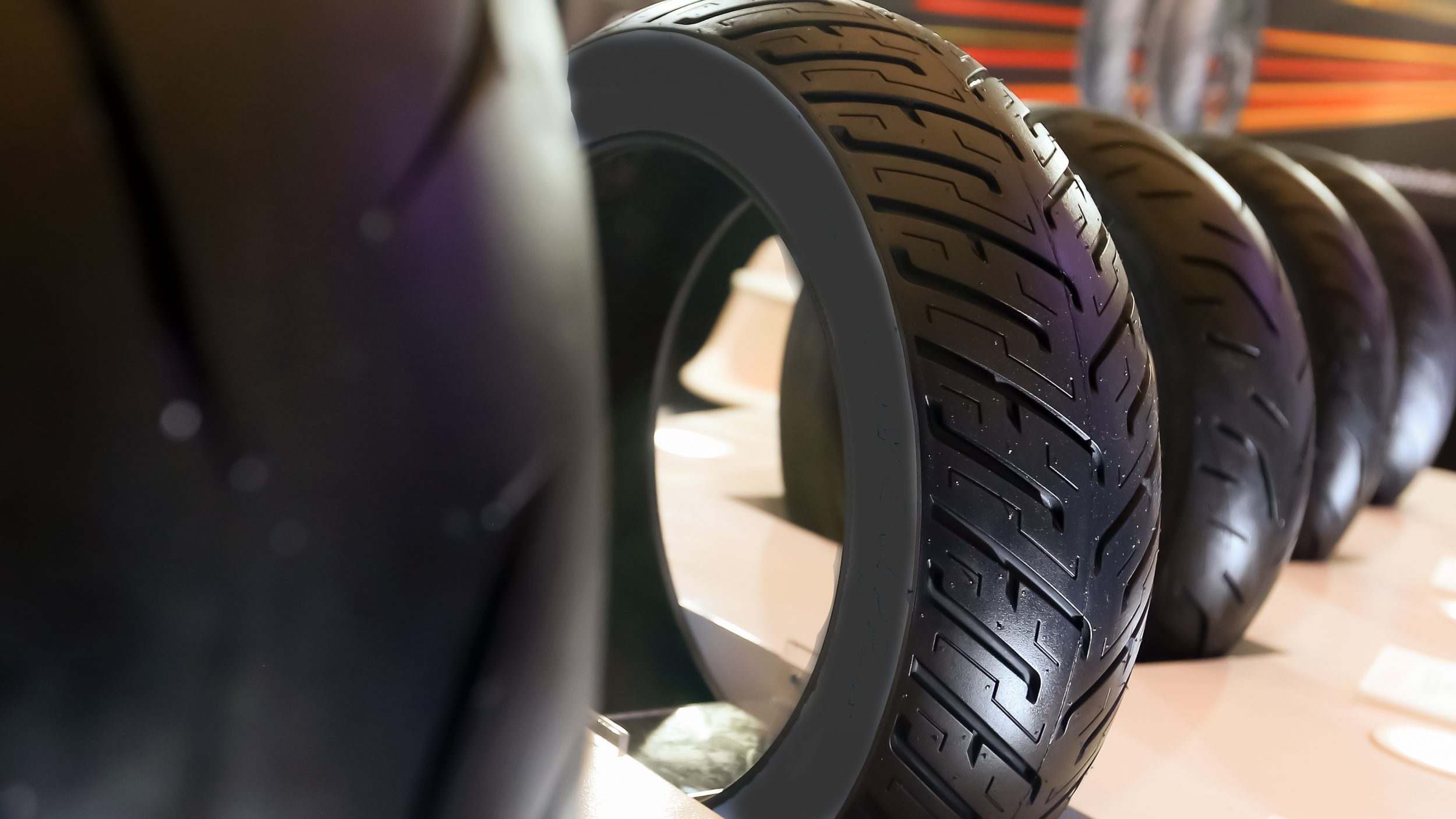 Não deslize na compra! Veja as melhores dicas para escolher o pneu da moto