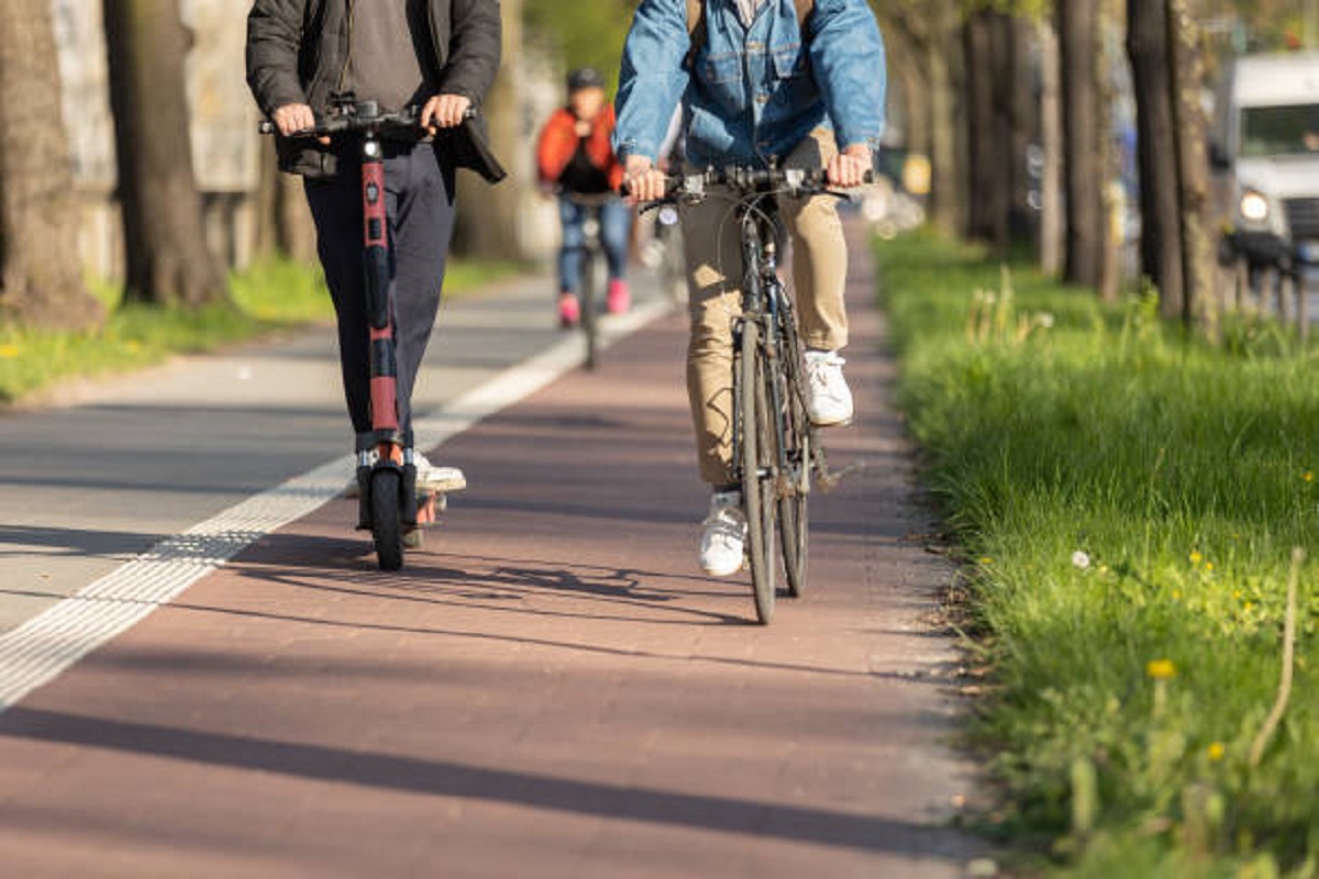 Ciclomotores, bicicletas e patinetes: veja regras para circular em ciclovias e evitar multas