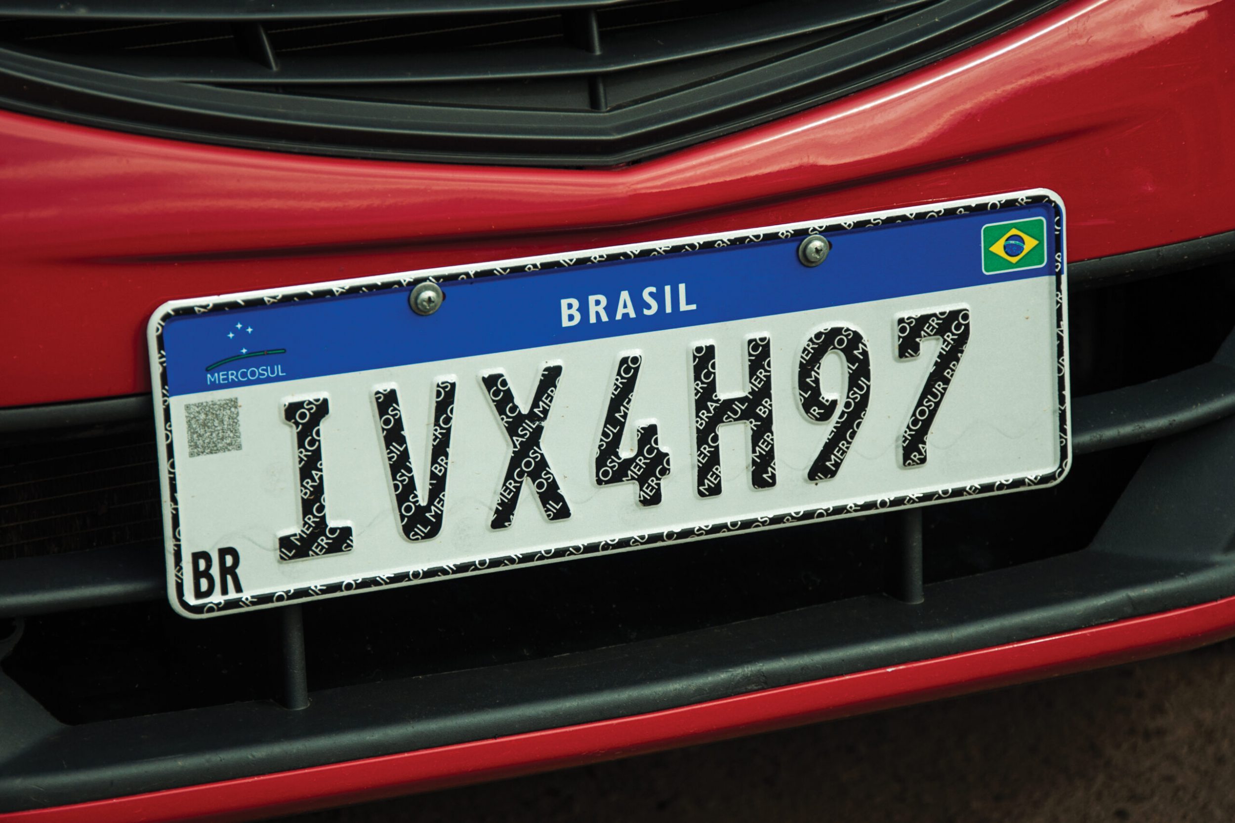 Por que as placas Mercosul têm cores diferentes? Veja o que significam