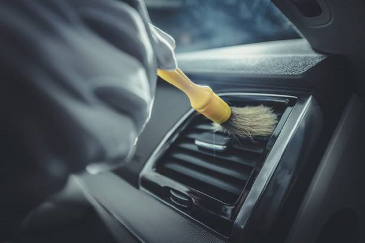 Ar-condicionado do carro com cheiro ruim? Veja 4 dicas de limpeza que aprendi com mecânicos