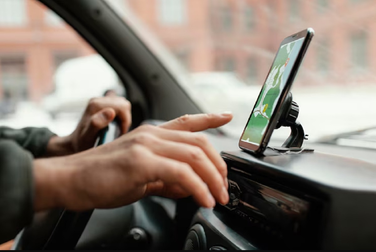 Cuidado! Saiba como o suporte de celular pode gerar multas inesperadas