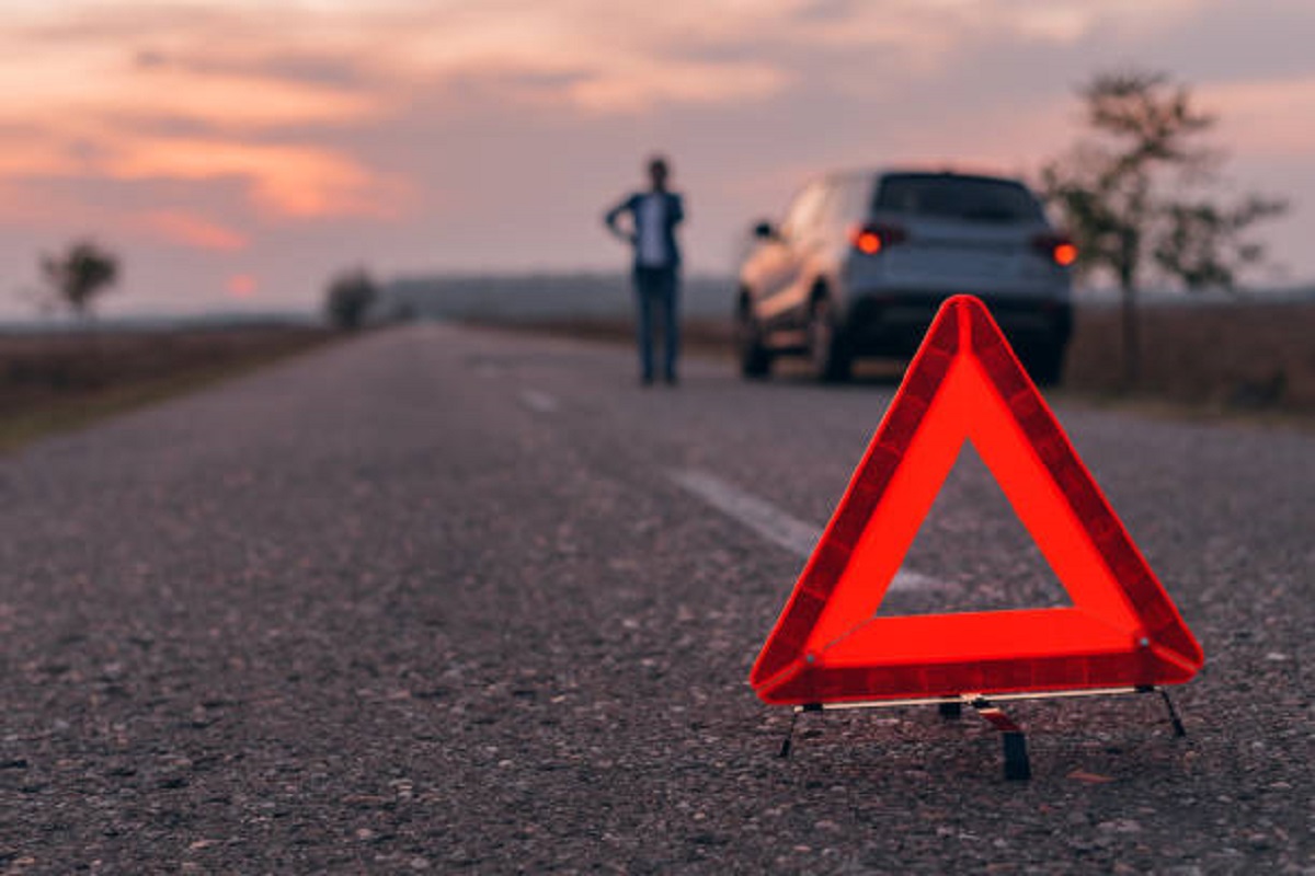 Coisas para não fazer quando o carro para na estrada se não quer levar multa