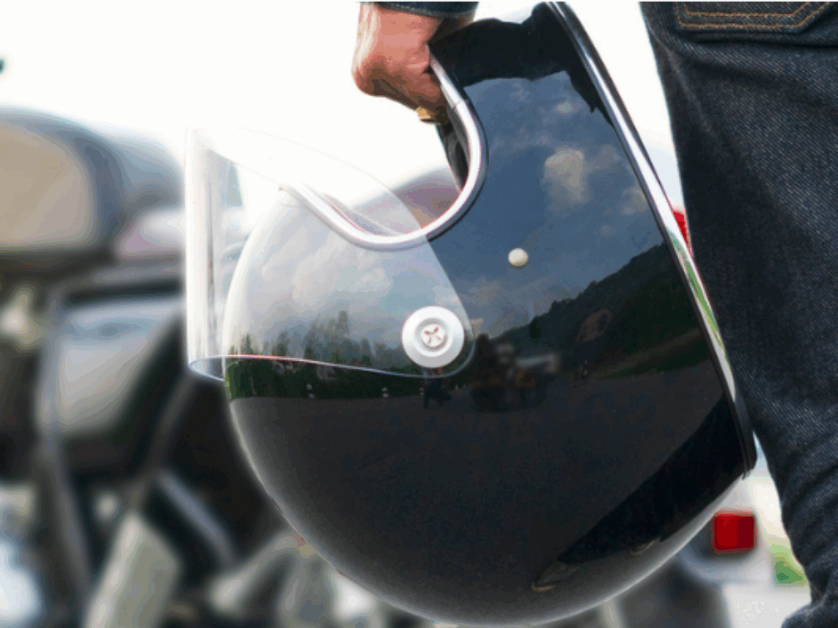 Limpeza de capacete de moto: como higienizar o forro e evitar mau cheiro?