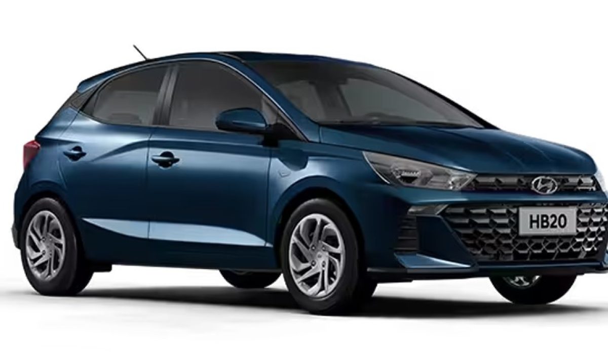 Hyundai HB20 é flagrado com design futurista e cara de carro elétrico