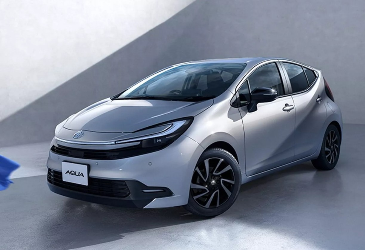 Hatch híbrido da Toyota chega com promessa de aposentar o Honda Fit