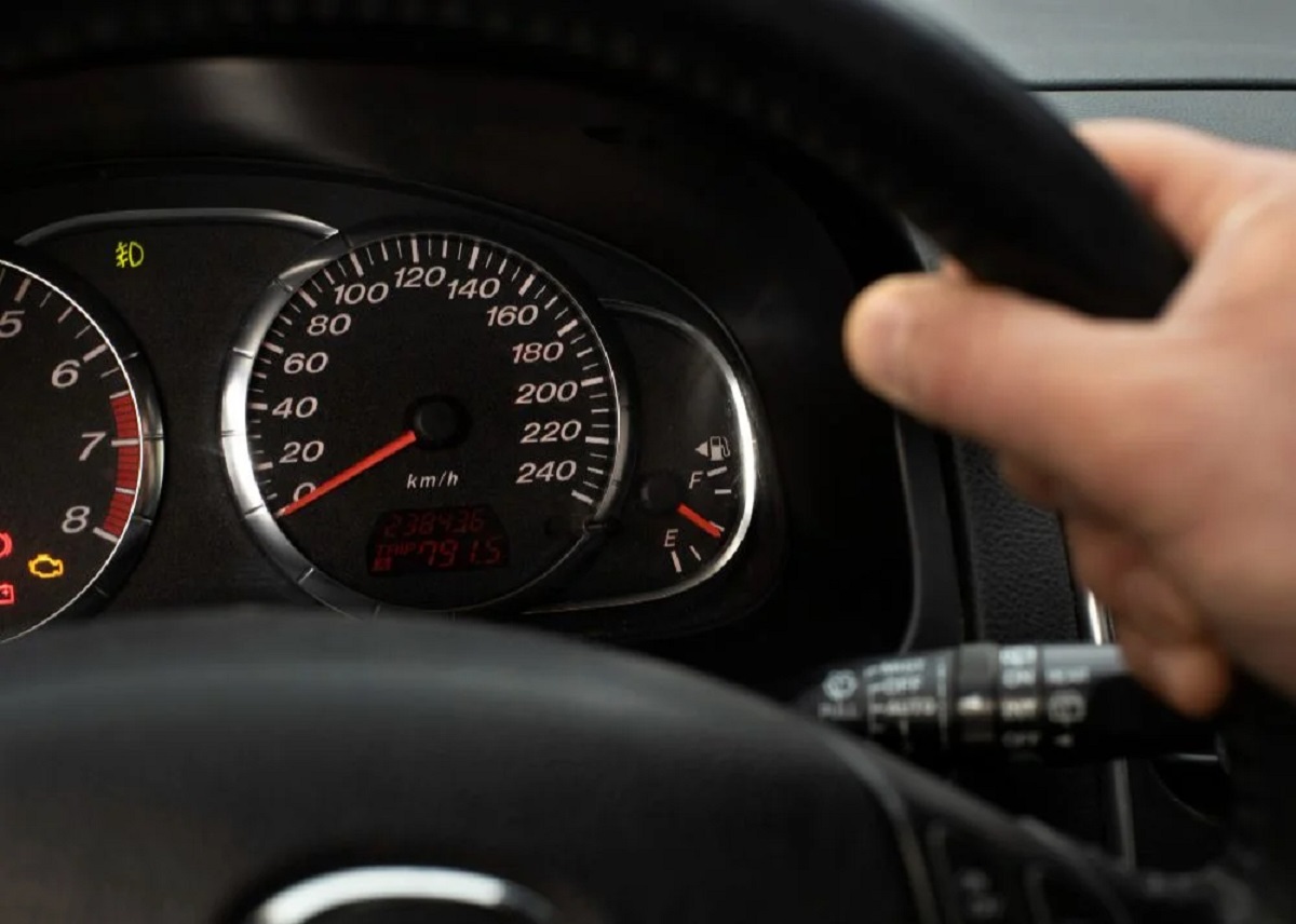 Carro com km baixa demais? Pode ser golpe; saiba como escapar