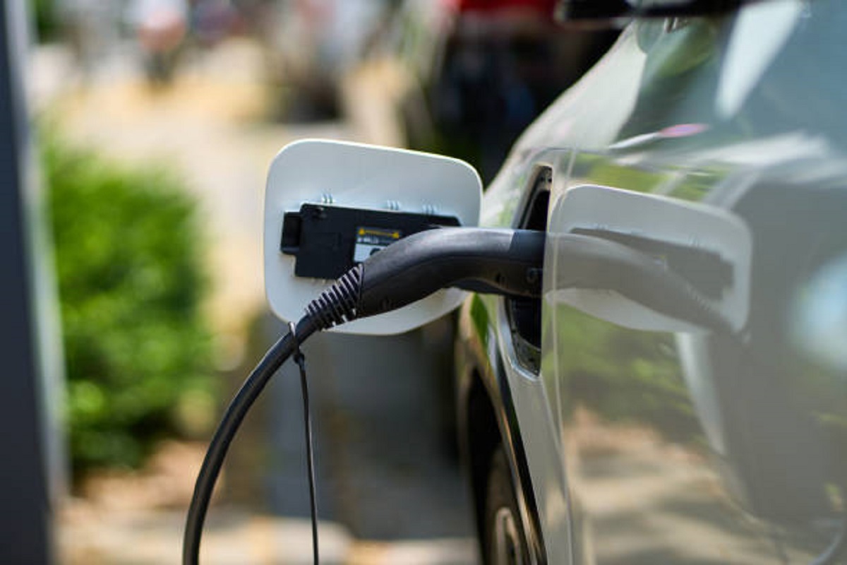 Nem sempre são 30 minutos: quanto tempo um carro elétrico demora para carregar?