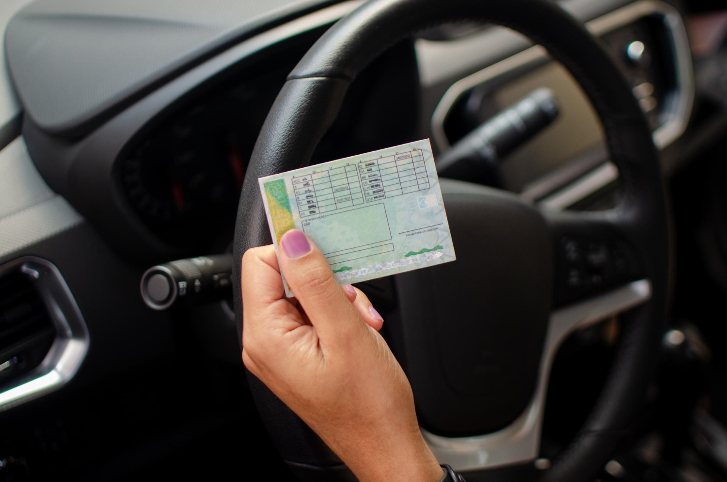 Se a sua CNH venceu, não faça nada antes de conferir esta nova regra do Contran