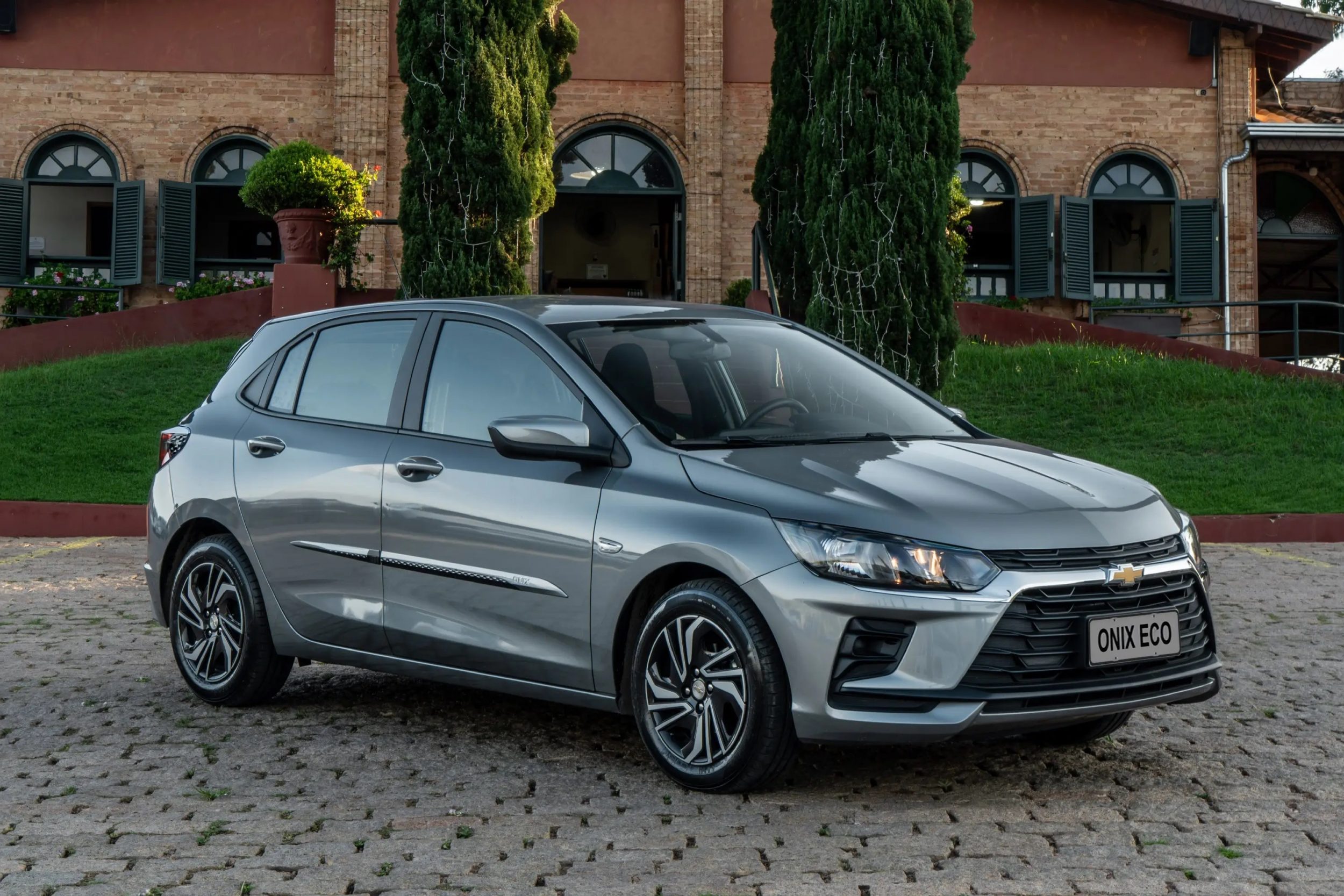 Chevrolet lança carro automático mais barato do Brasil: ele faz 11,1 km/l e chega aos 100 km/h em 10,5 s