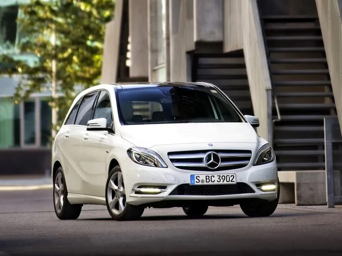 Carros ‘resto de rico’: 3 modelos de luxo que custam o preço de um 0 km popular