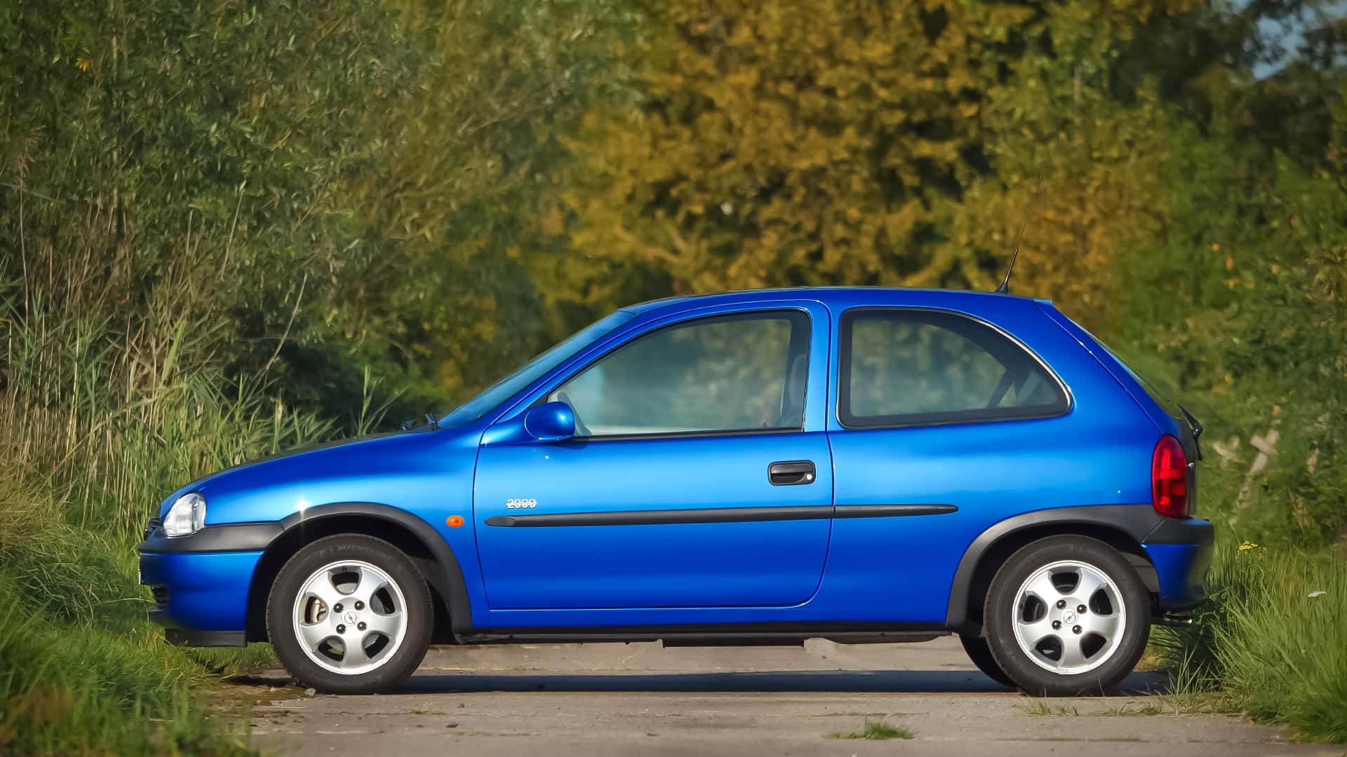 Têm 30 anos e ainda vendem muito: esses carros de 1996 continuam fortes no Brasil