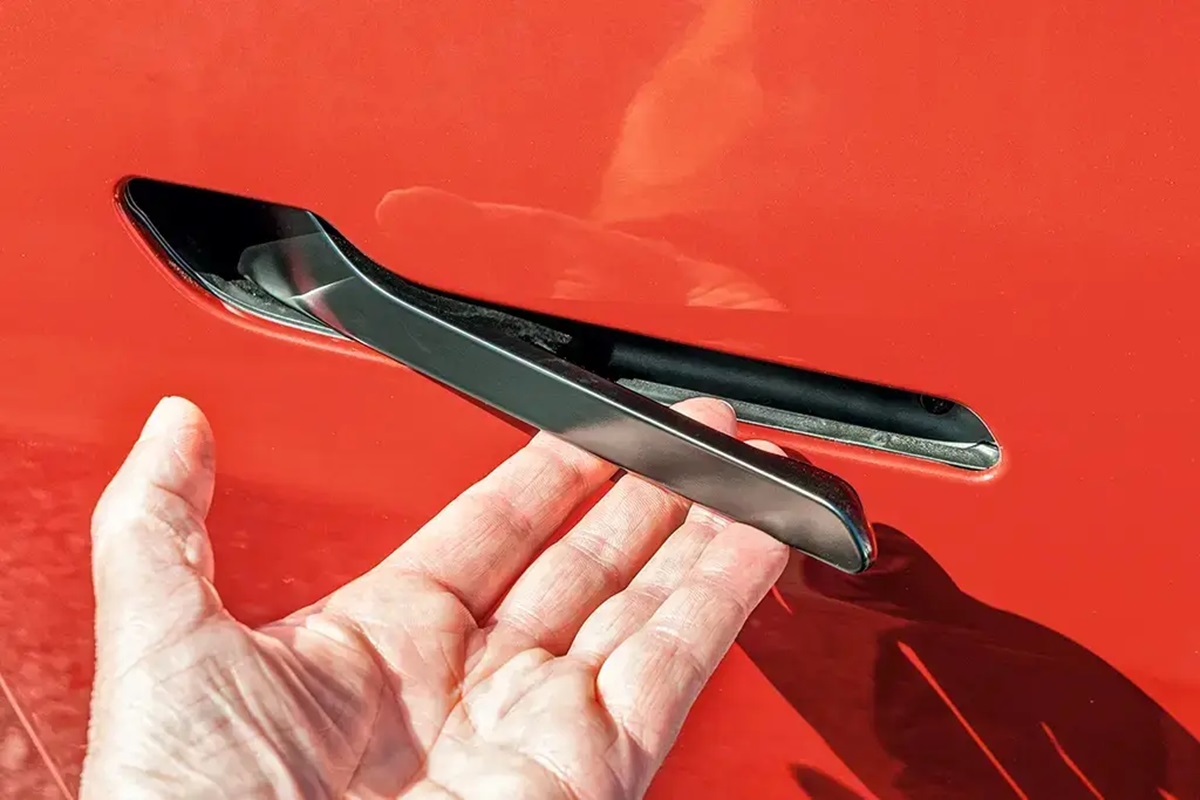 Alerta de segurança: Tesla chama 2,7 milhões de carros para recall e motivo preocupa motoristas