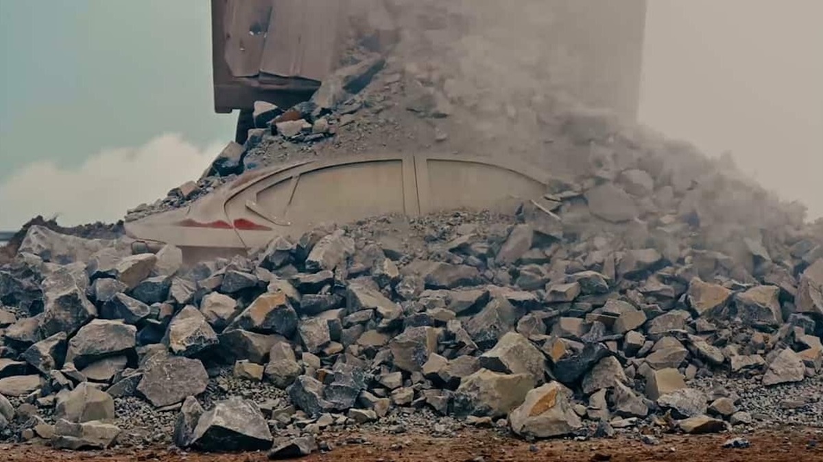 Por que esse carro foi enterrado com 20 toneladas de pedra e cascalho?