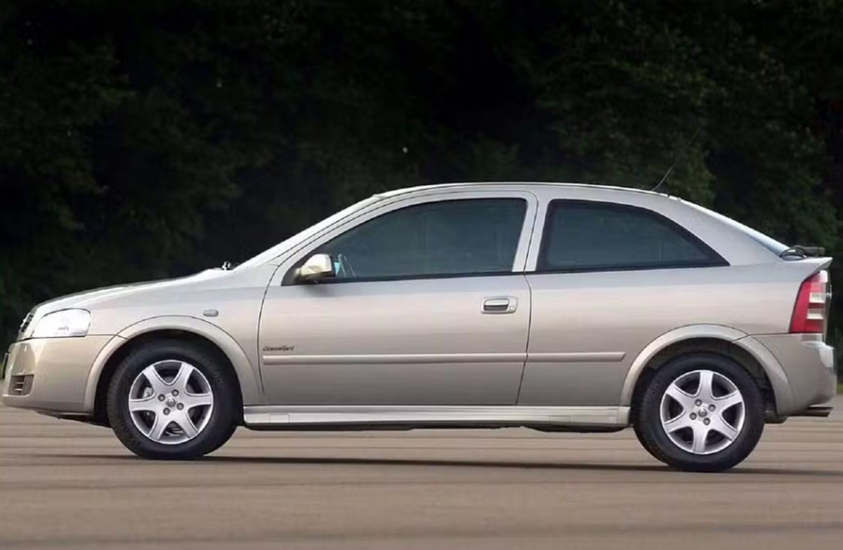 Chevrolet Astra 2.0 por menos de R$ 20 mil: 4 versões que ainda valem atenção