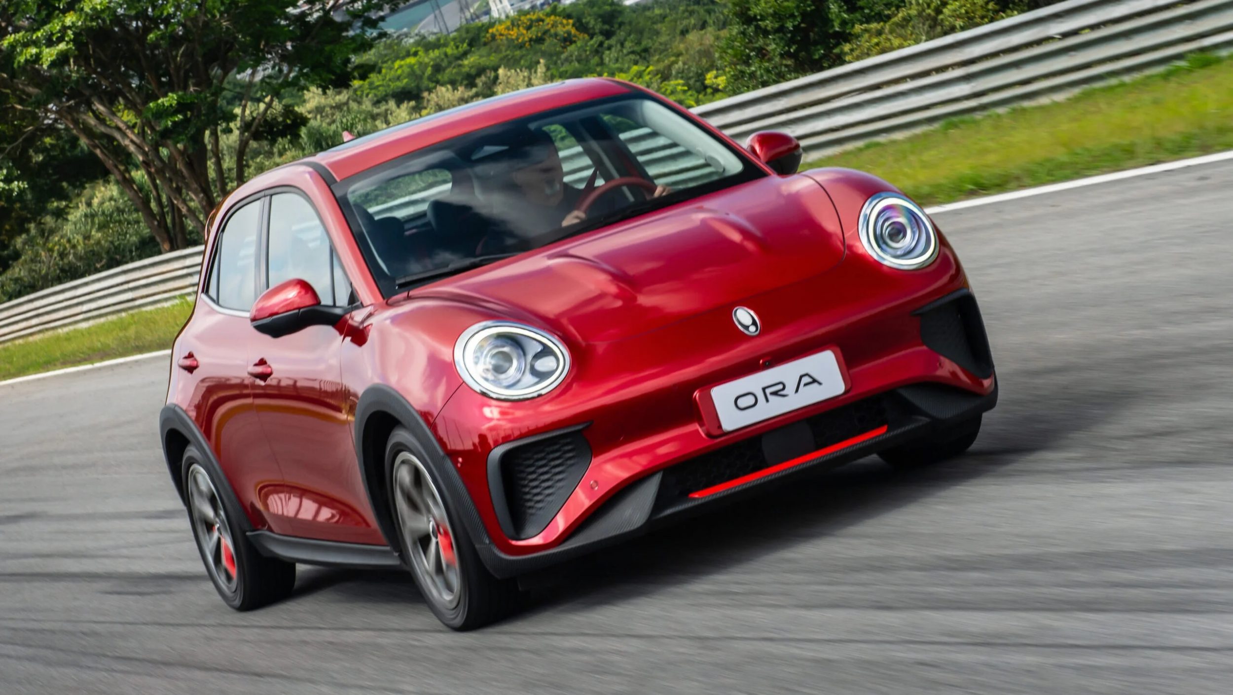 4 carros elétricos perto dos R$ 100 mil que podem valer muito a compra